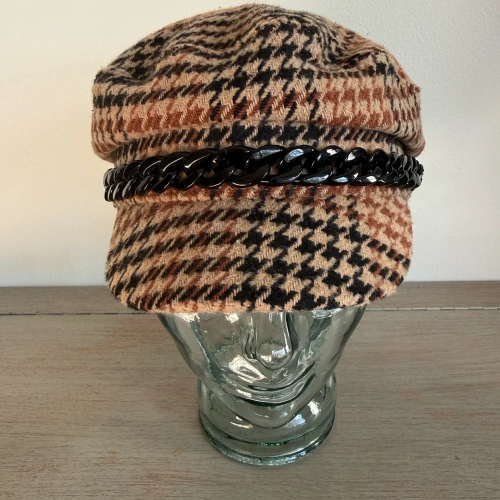 Vince Camuto Structured Houndstooth Plaid Baker Cap Newsboy Hat w/Chain Academia